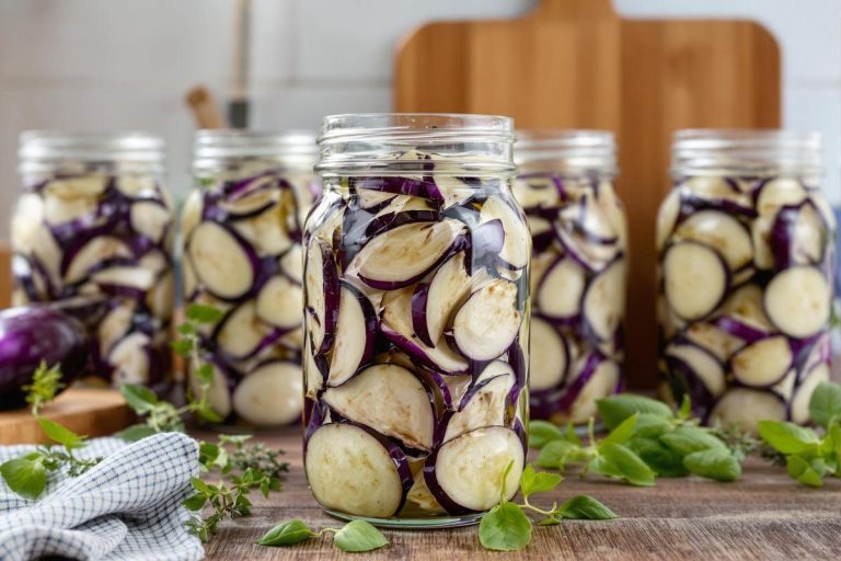 Conserve d'aubergines en bocaux stérilisés.jpg